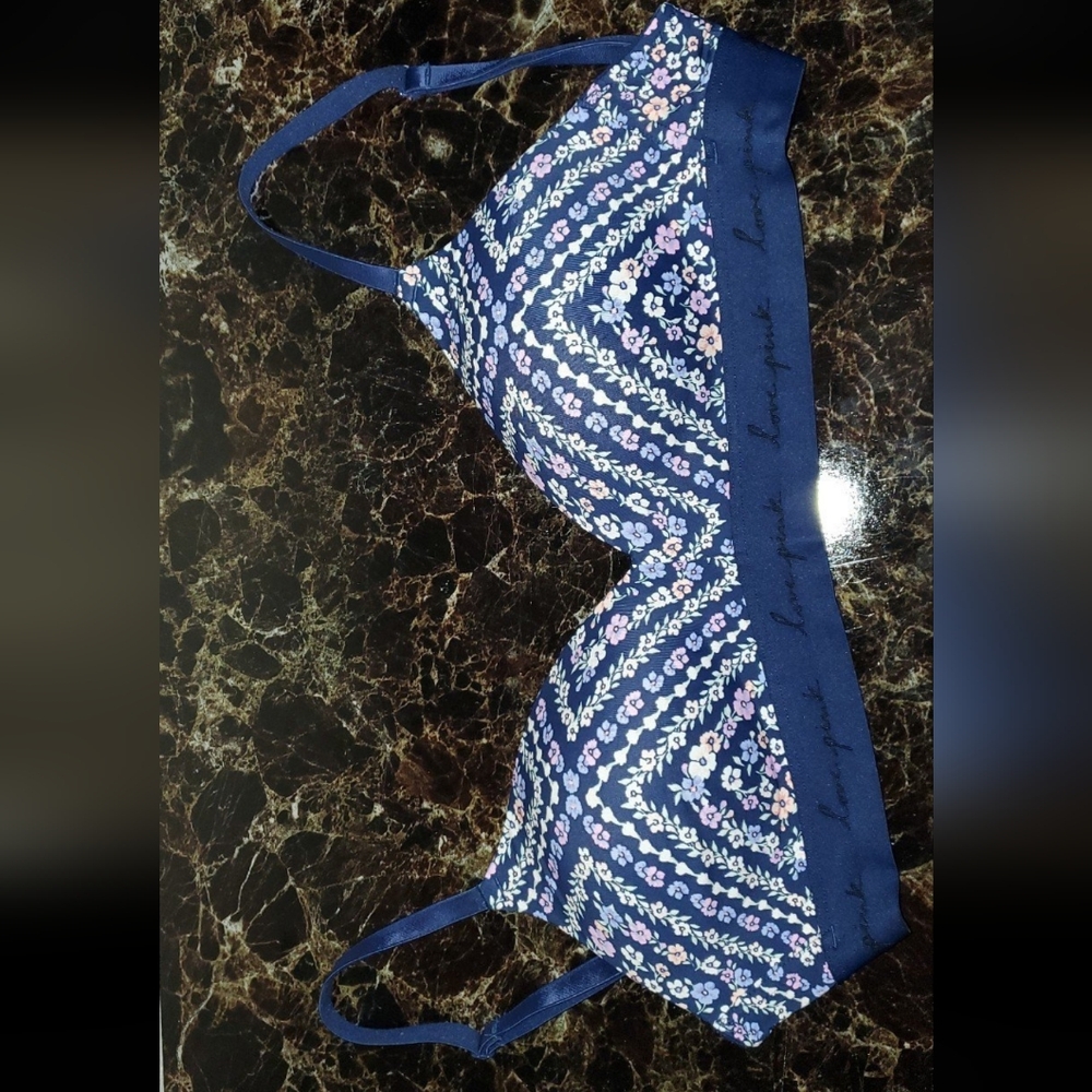 PINK Wear Everywhere Wireless Lightly Lined Bra 34D